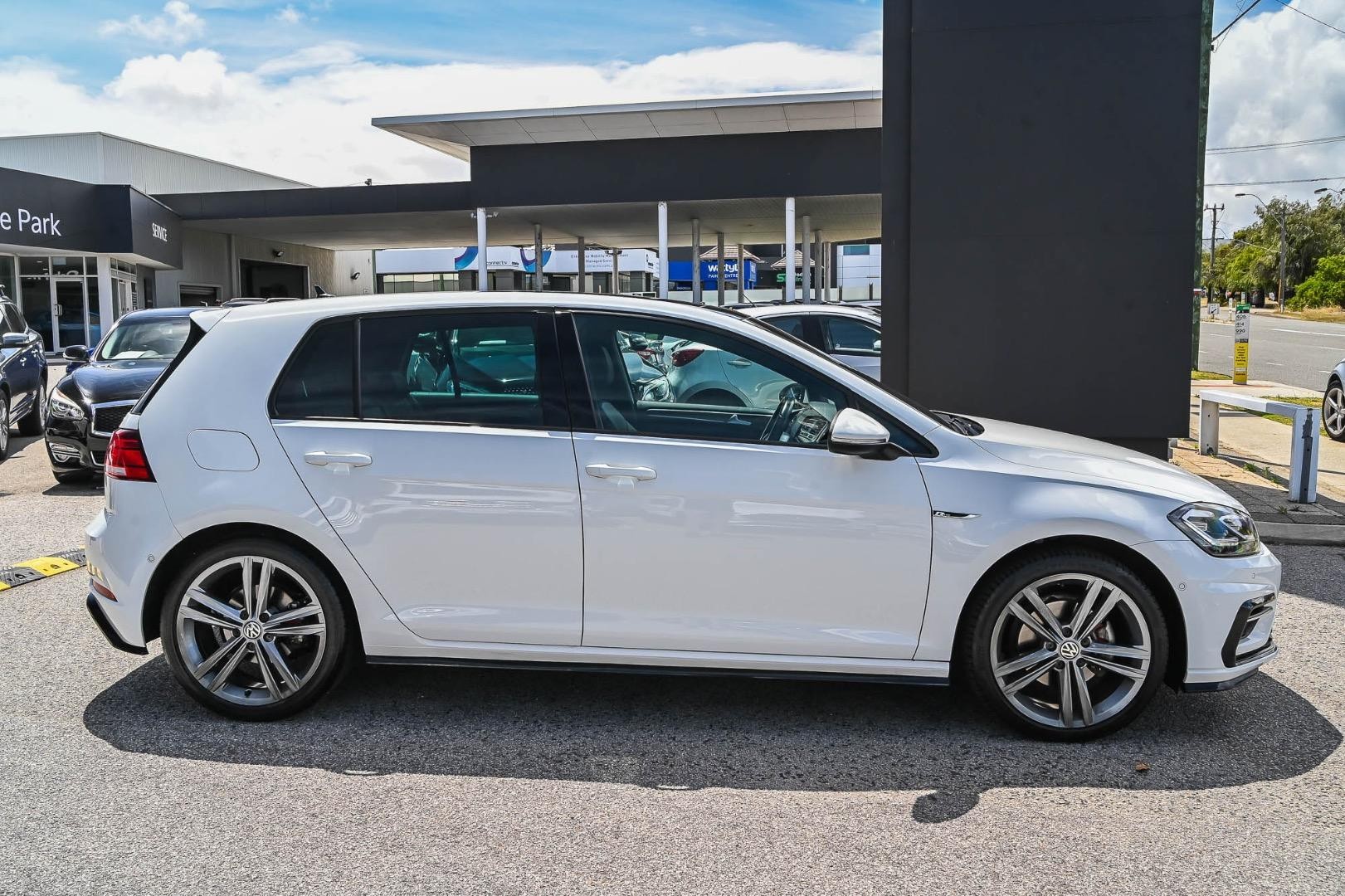 Volkswagen Golf image 3