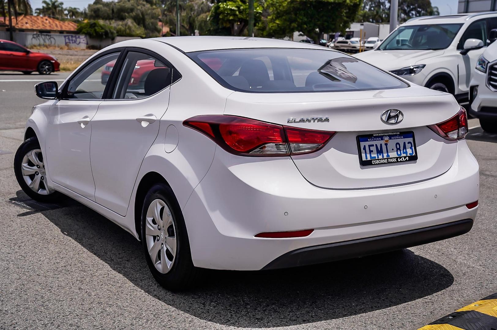 Hyundai Elantra image 2