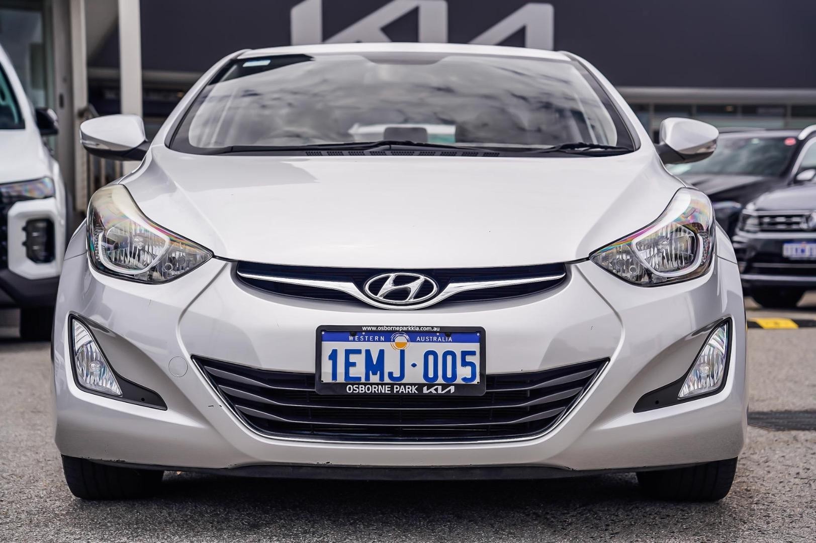 Hyundai Elantra image 4