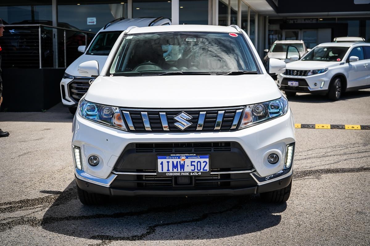 Suzuki Vitara image 2