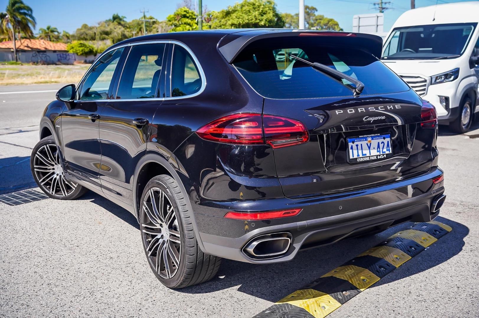 Porsche Cayenne image 2