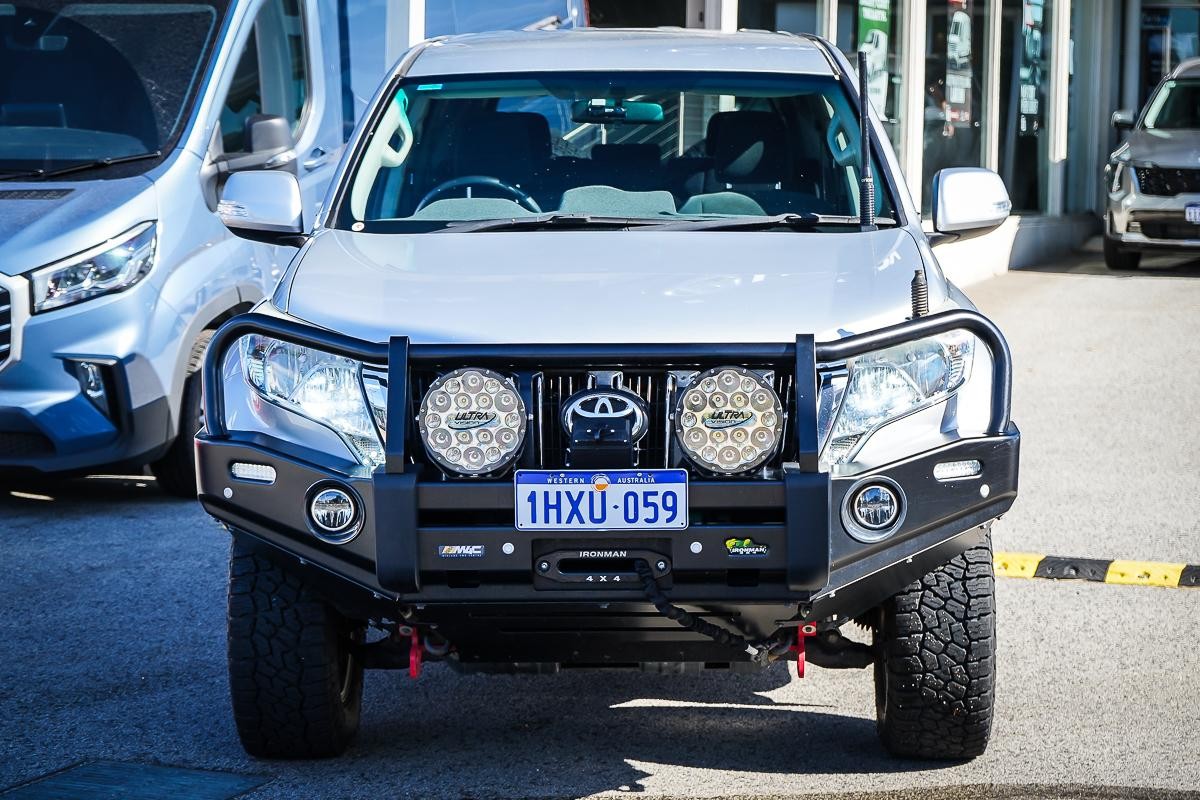 Toyota Landcruiser Prado image 3