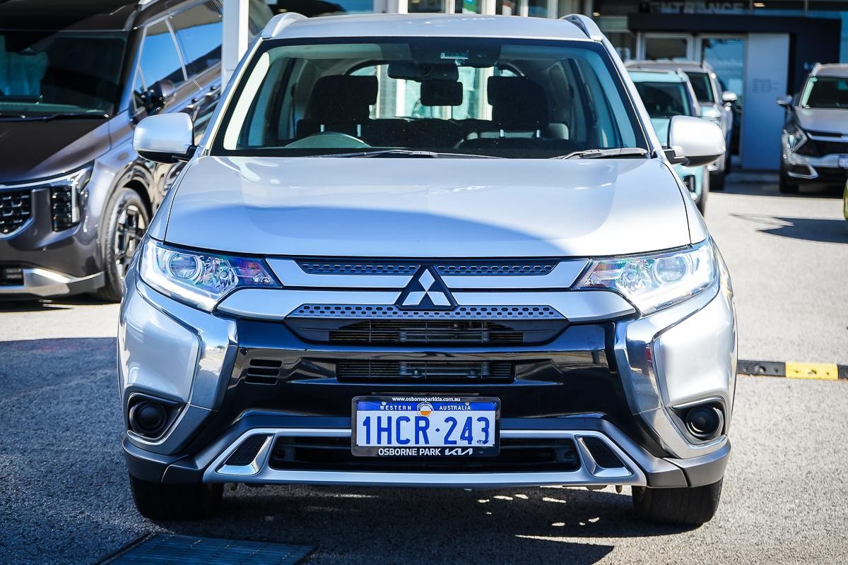 Mitsubishi Outlander image 4