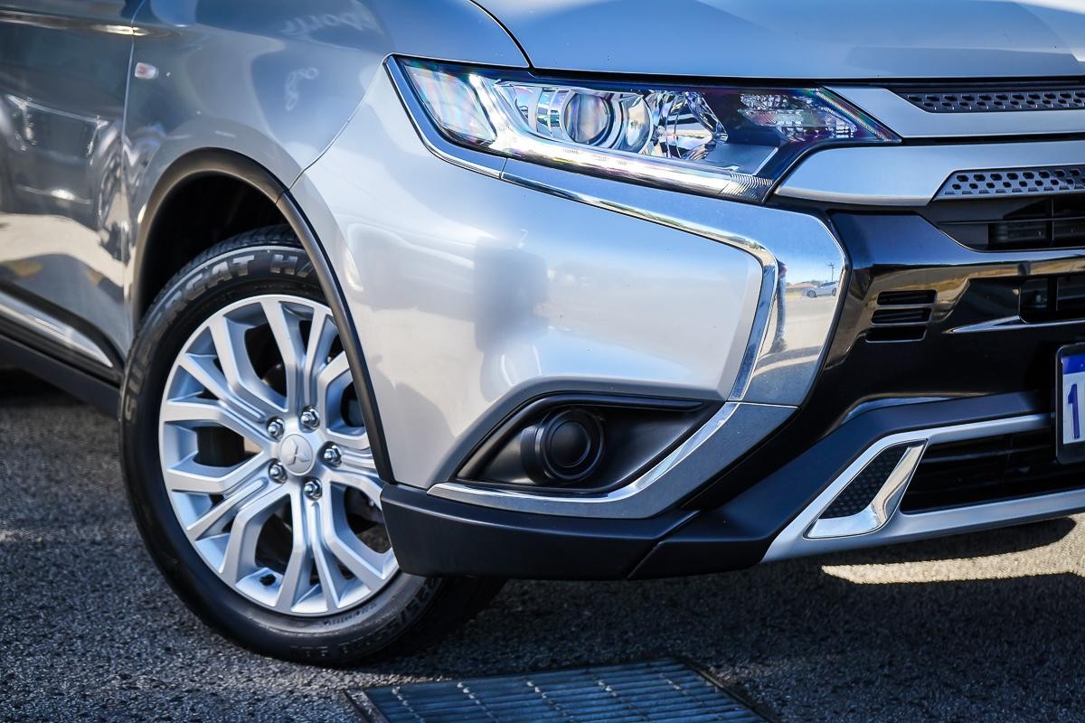 Mitsubishi Outlander image 2