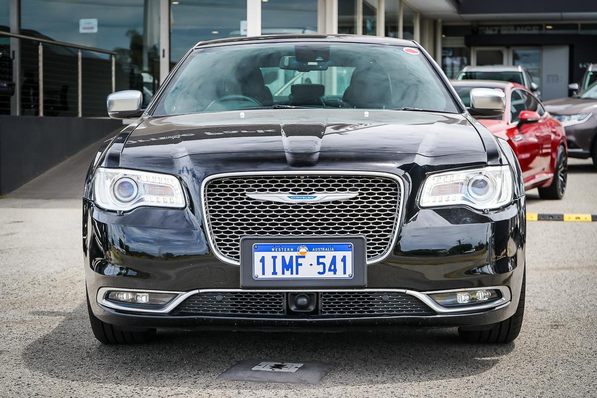 Chrysler 300 image 4