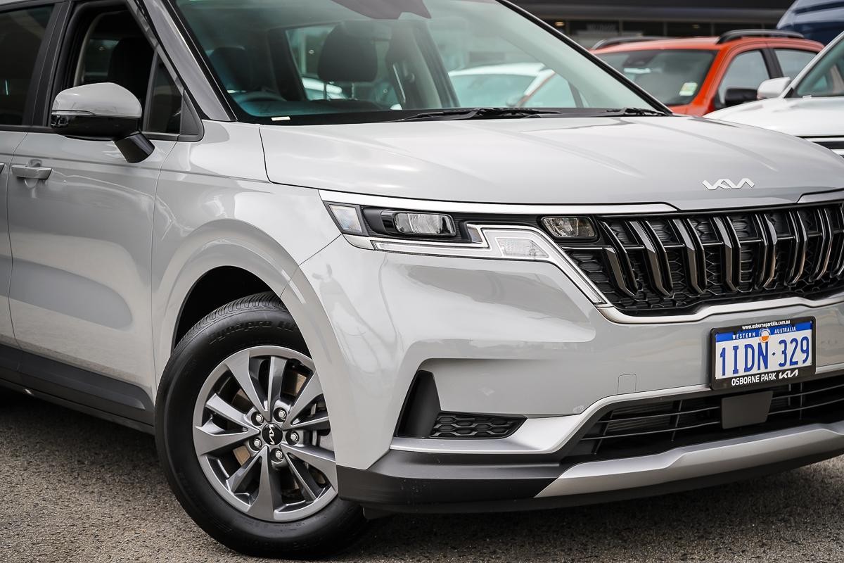 Kia Carnival image 2