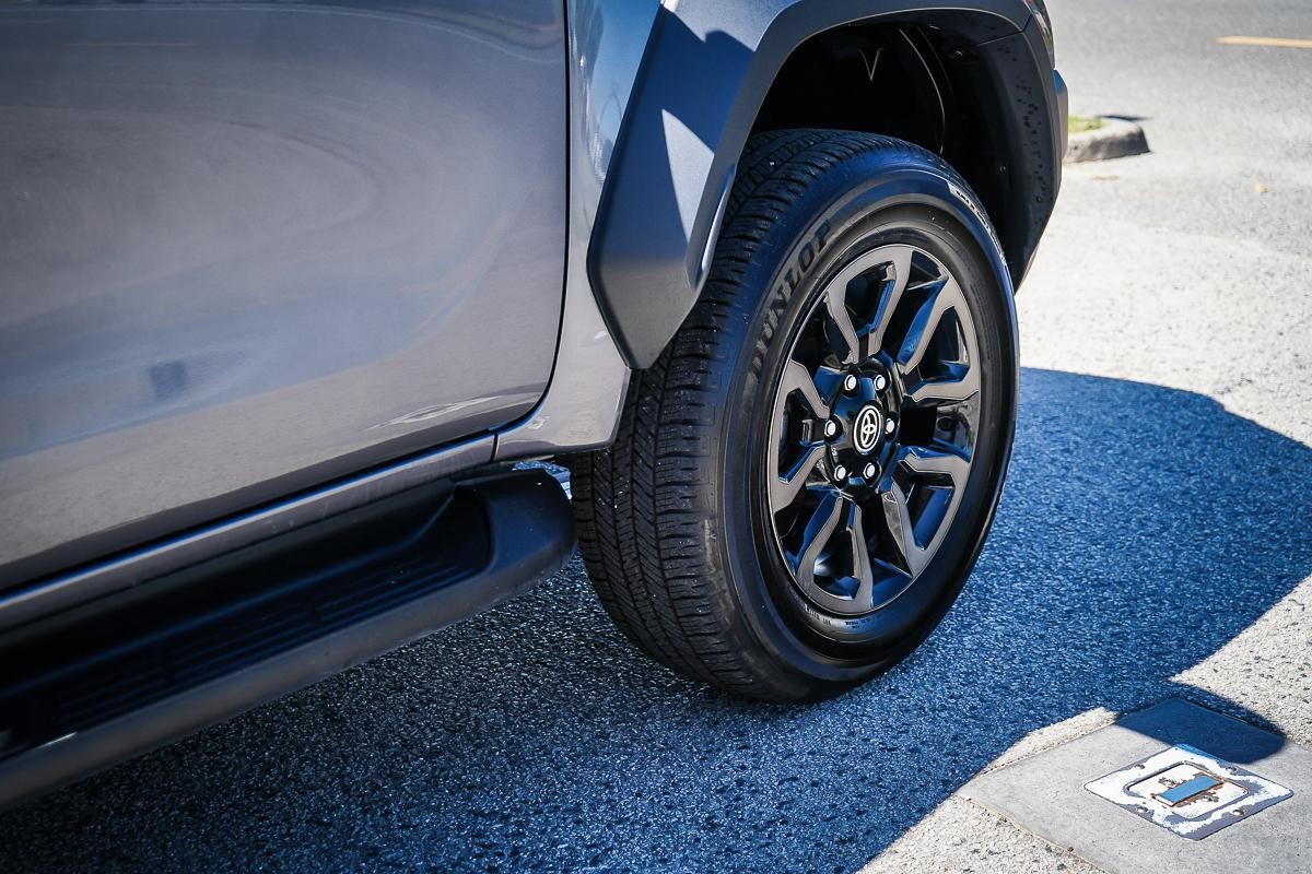 Toyota Hilux image 3
