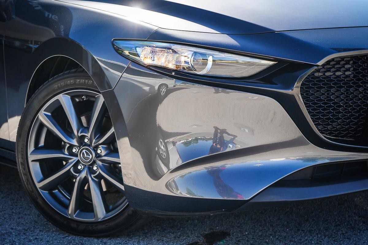 Mazda 3 image 2