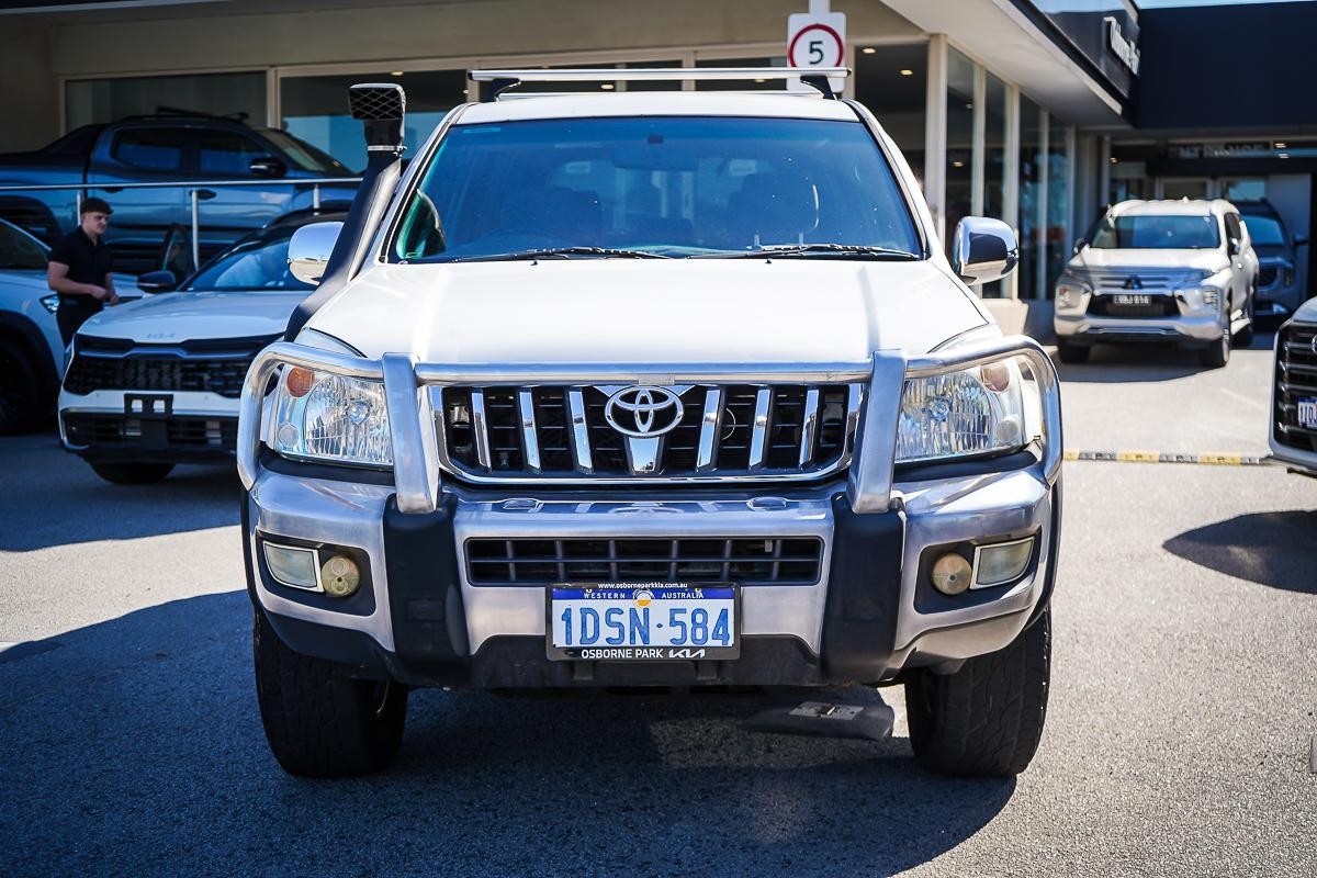 Toyota Landcruiser Prado image 4
