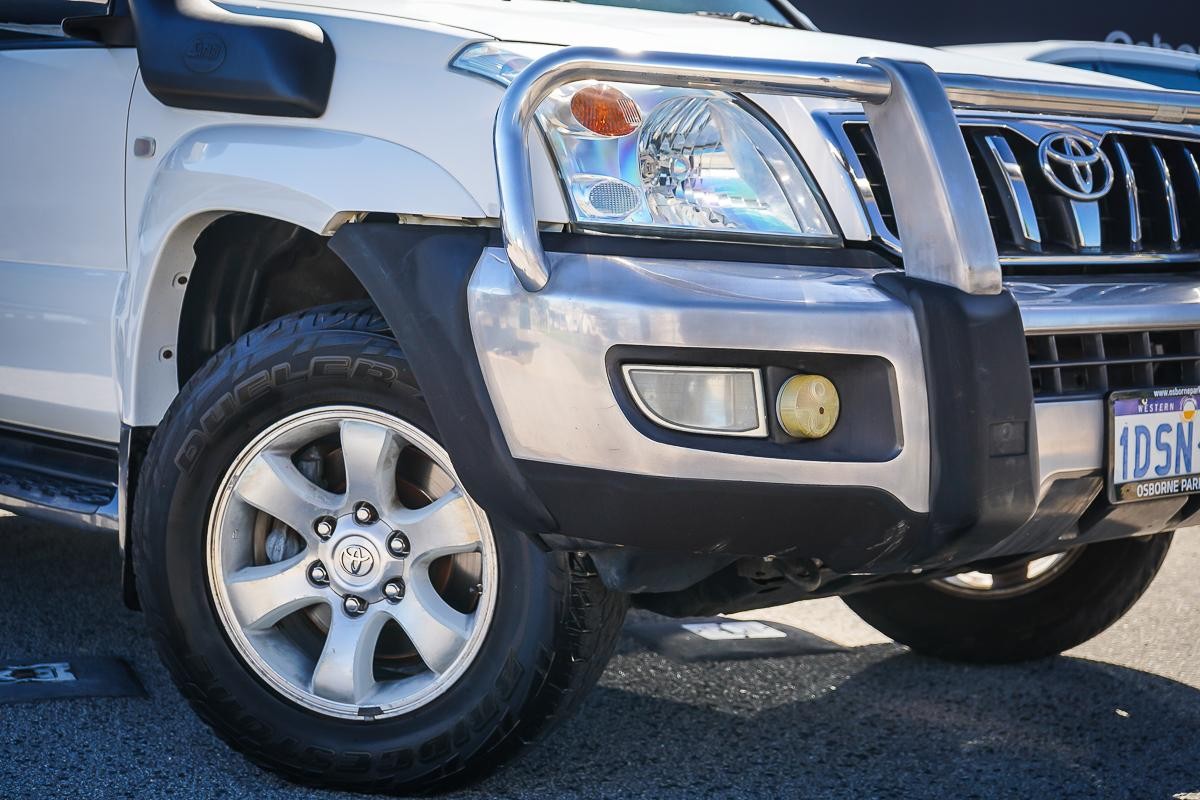 Toyota Landcruiser Prado image 2