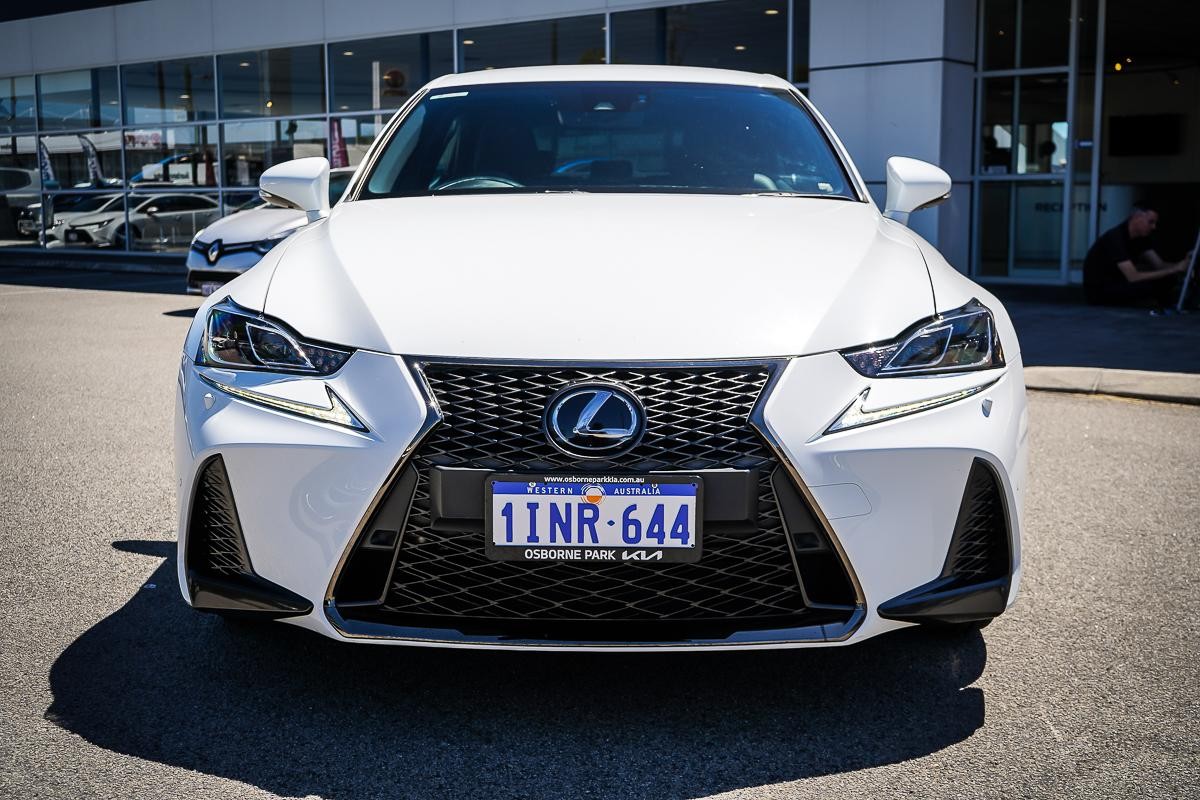 Lexus Is image 4