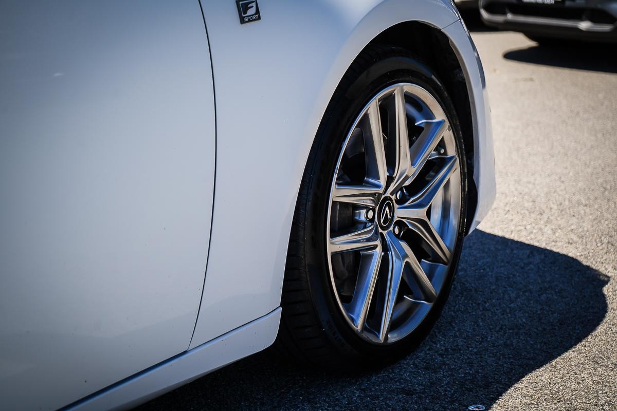 Lexus Is image 3