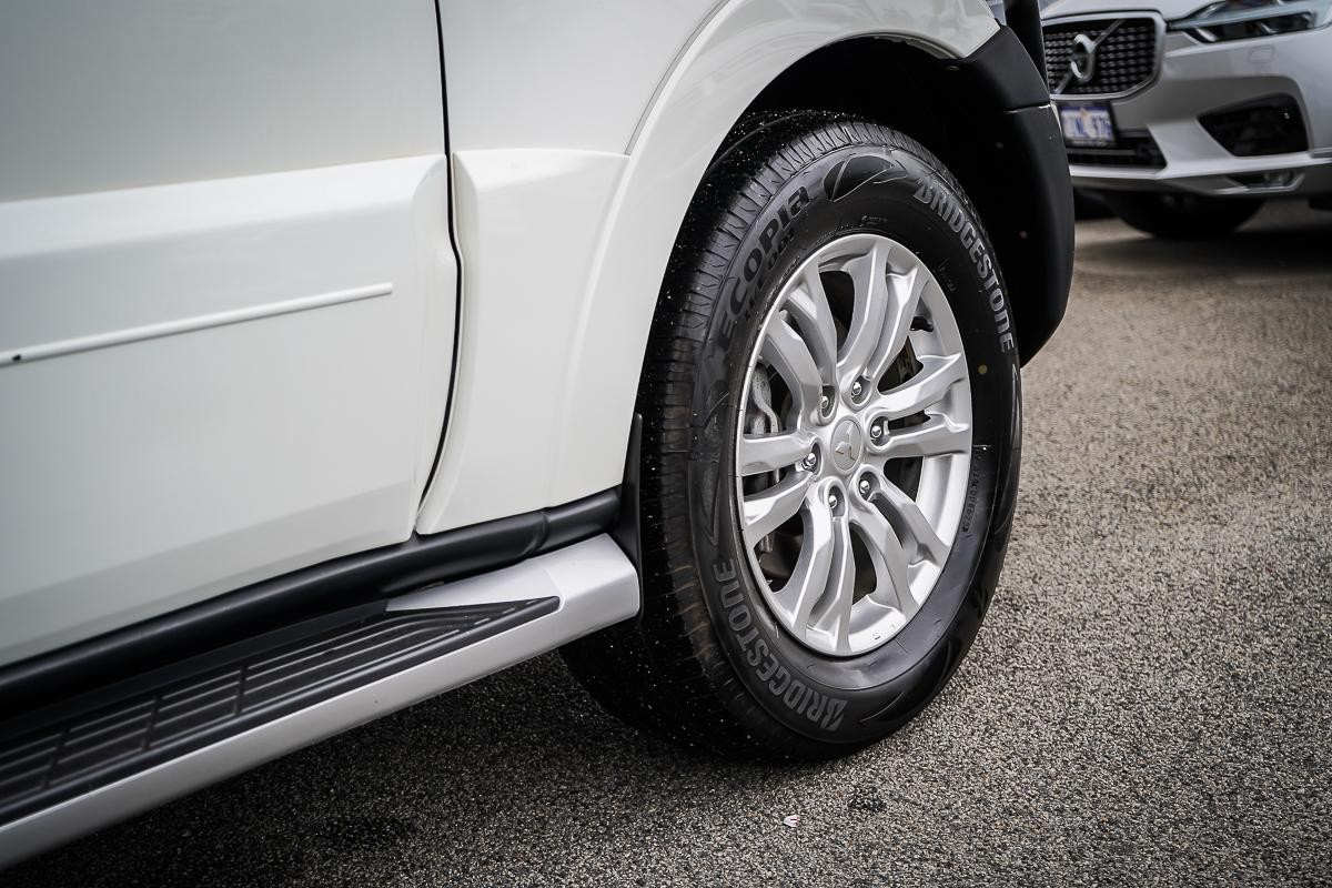 Mitsubishi Pajero image 3