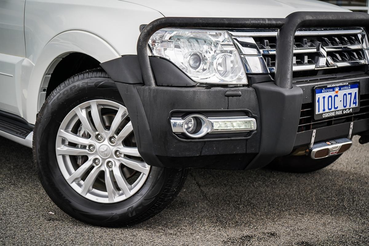 Mitsubishi Pajero image 2
