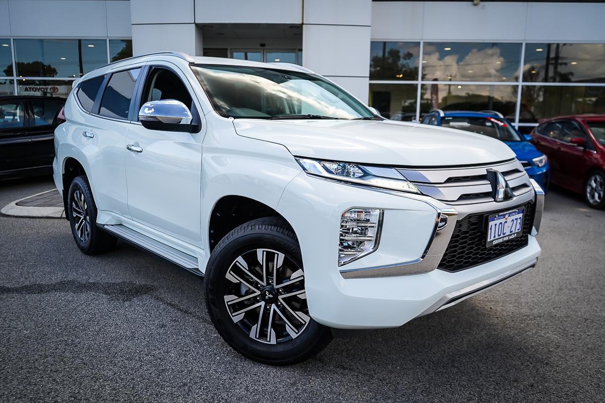 Mitsubishi Pajero Sport image 1