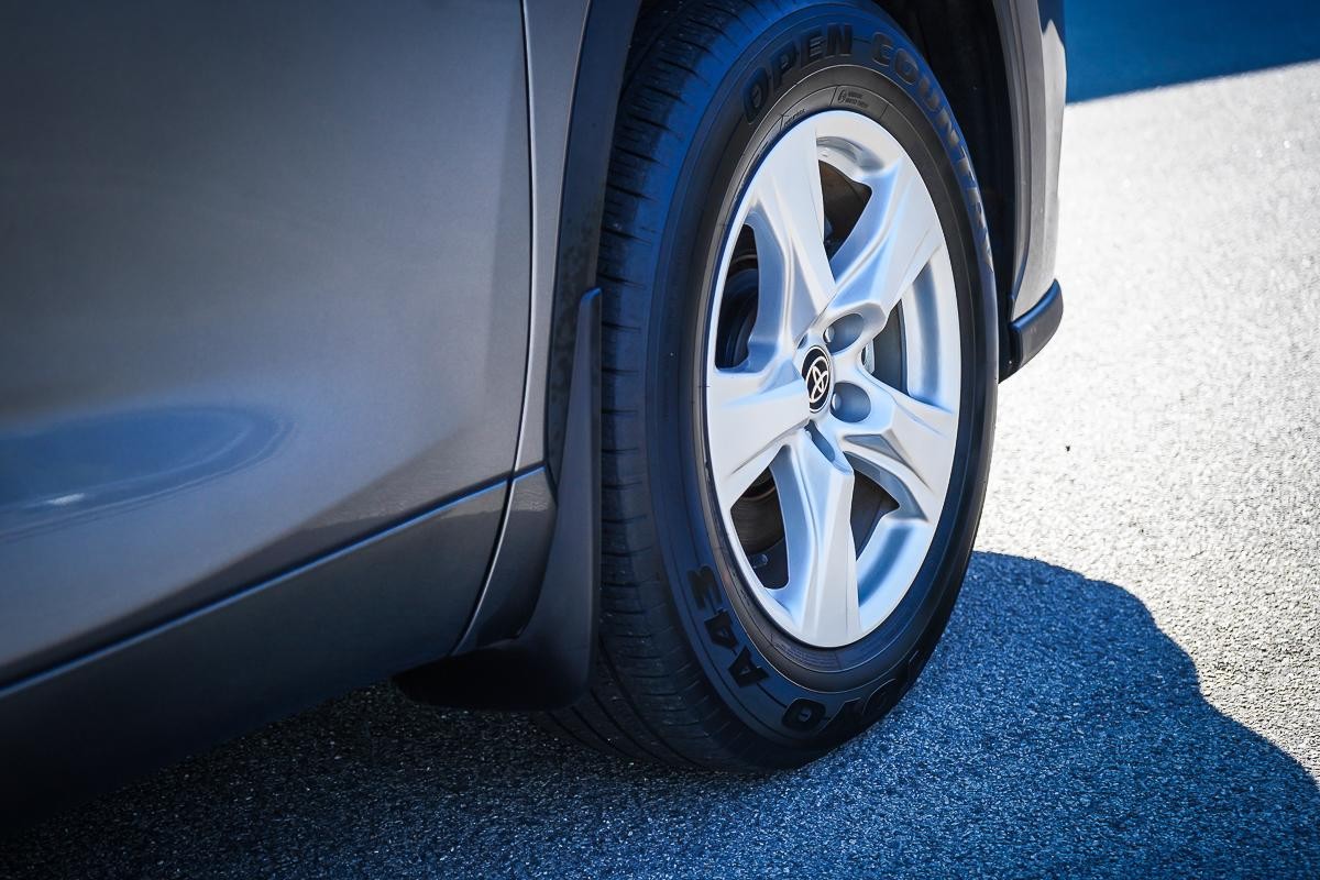 Toyota Kluger image 3