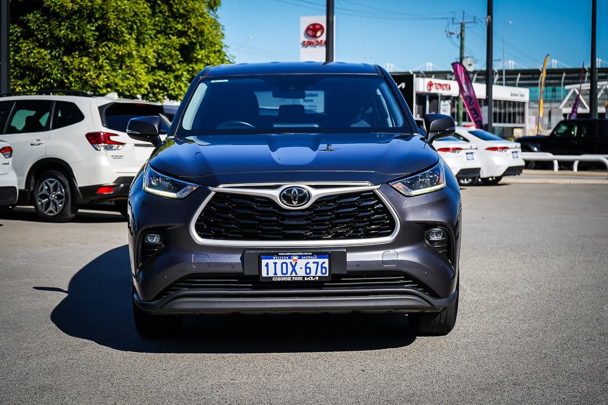 Toyota Kluger image 4