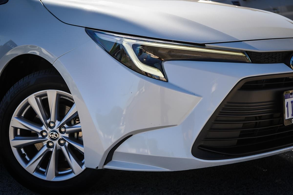 Toyota Corolla image 2