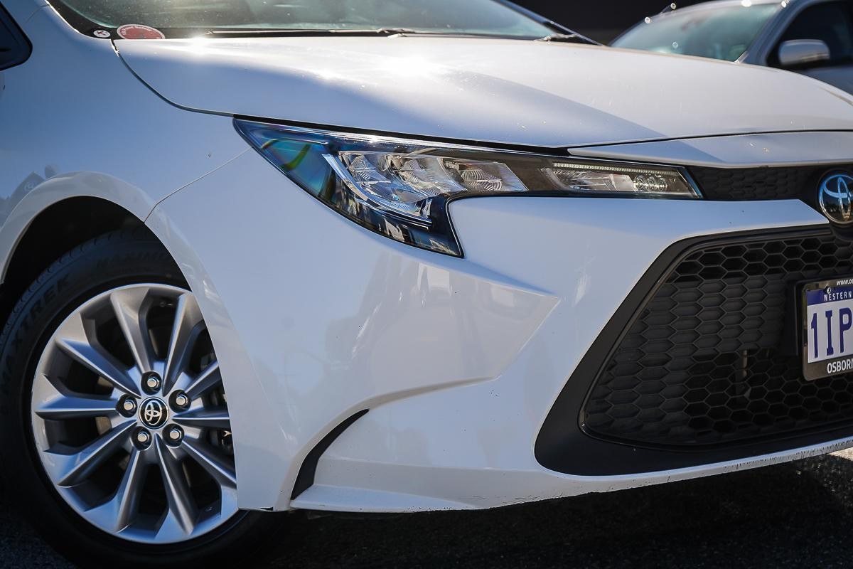 Toyota Corolla image 2