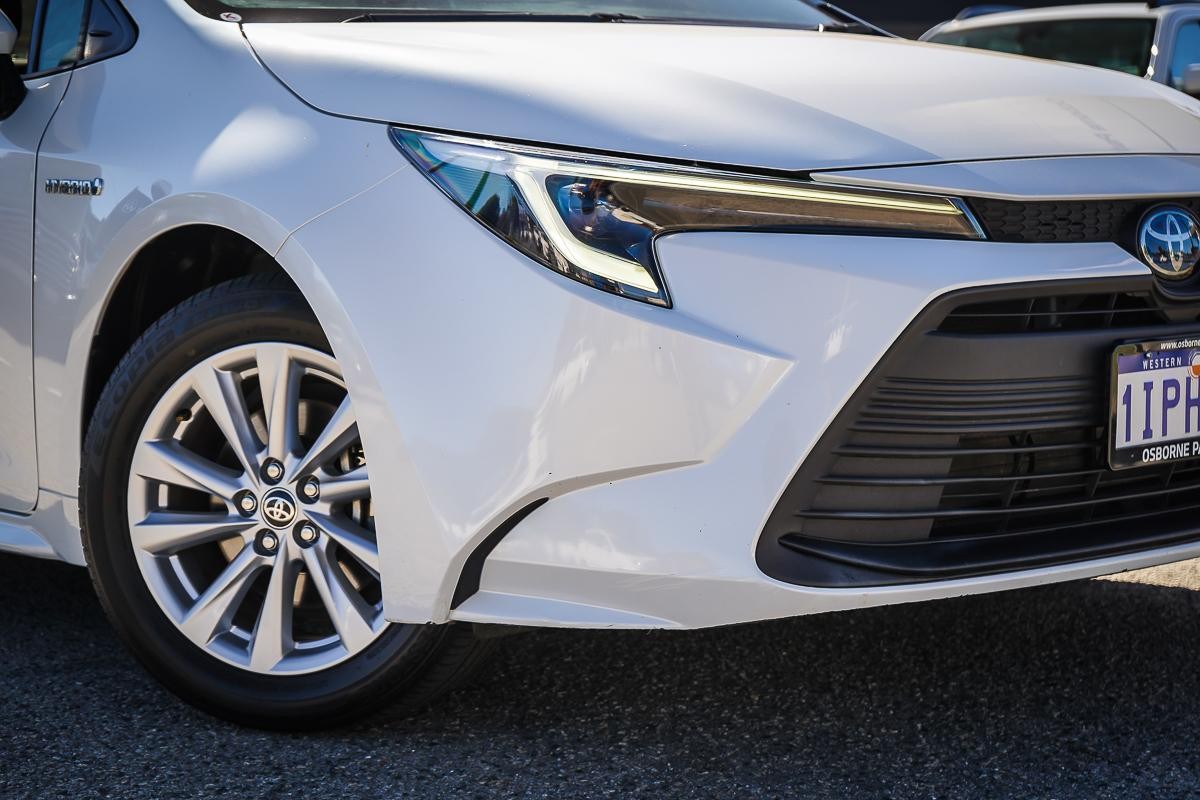 Toyota Corolla image 2