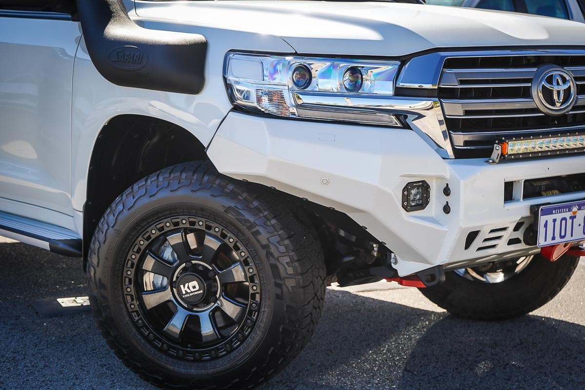 Toyota Landcruiser image 2
