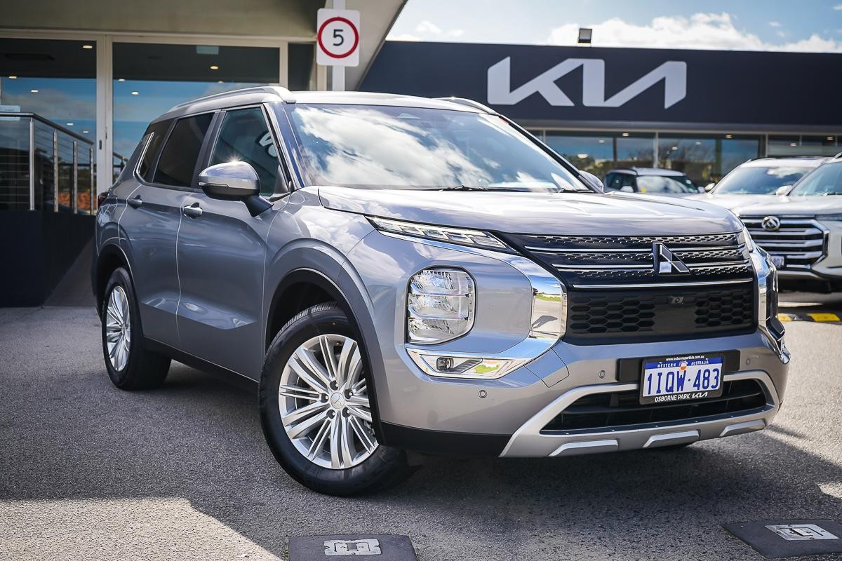 Mitsubishi Outlander image 1