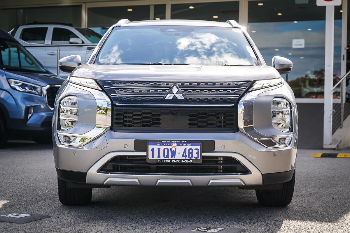 Mitsubishi Outlander image 3