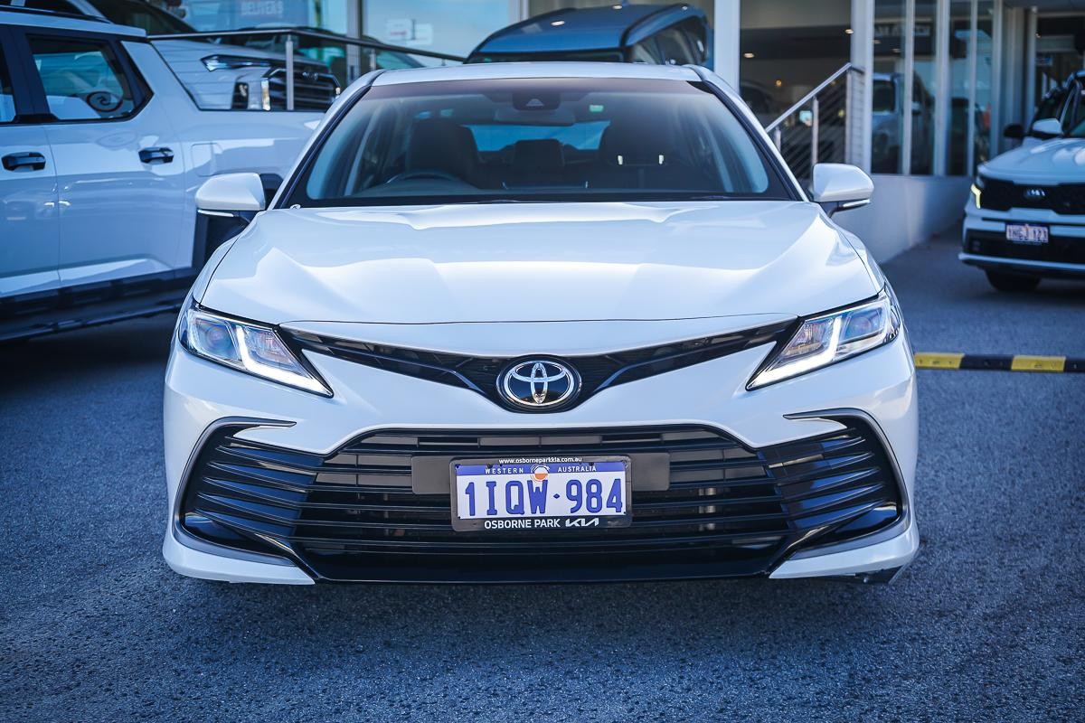 Toyota Camry image 4