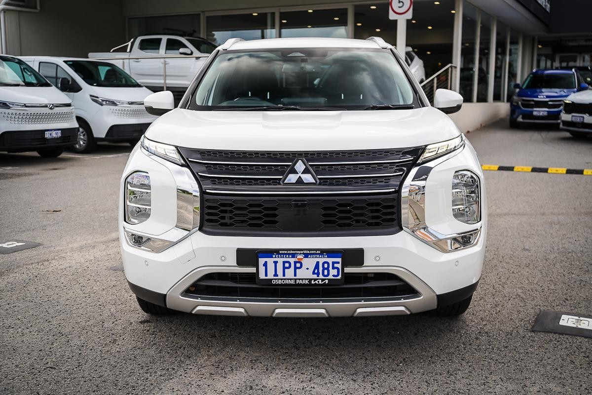 Mitsubishi Outlander image 4