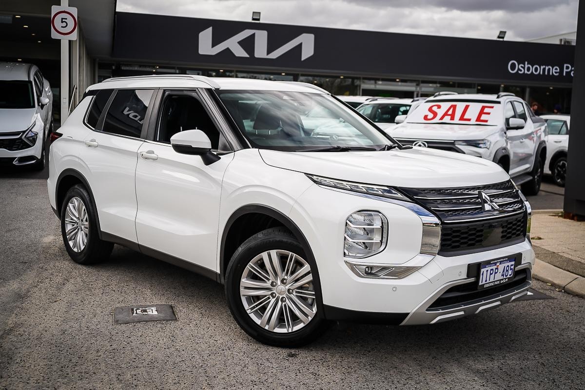 Mitsubishi Outlander image 1