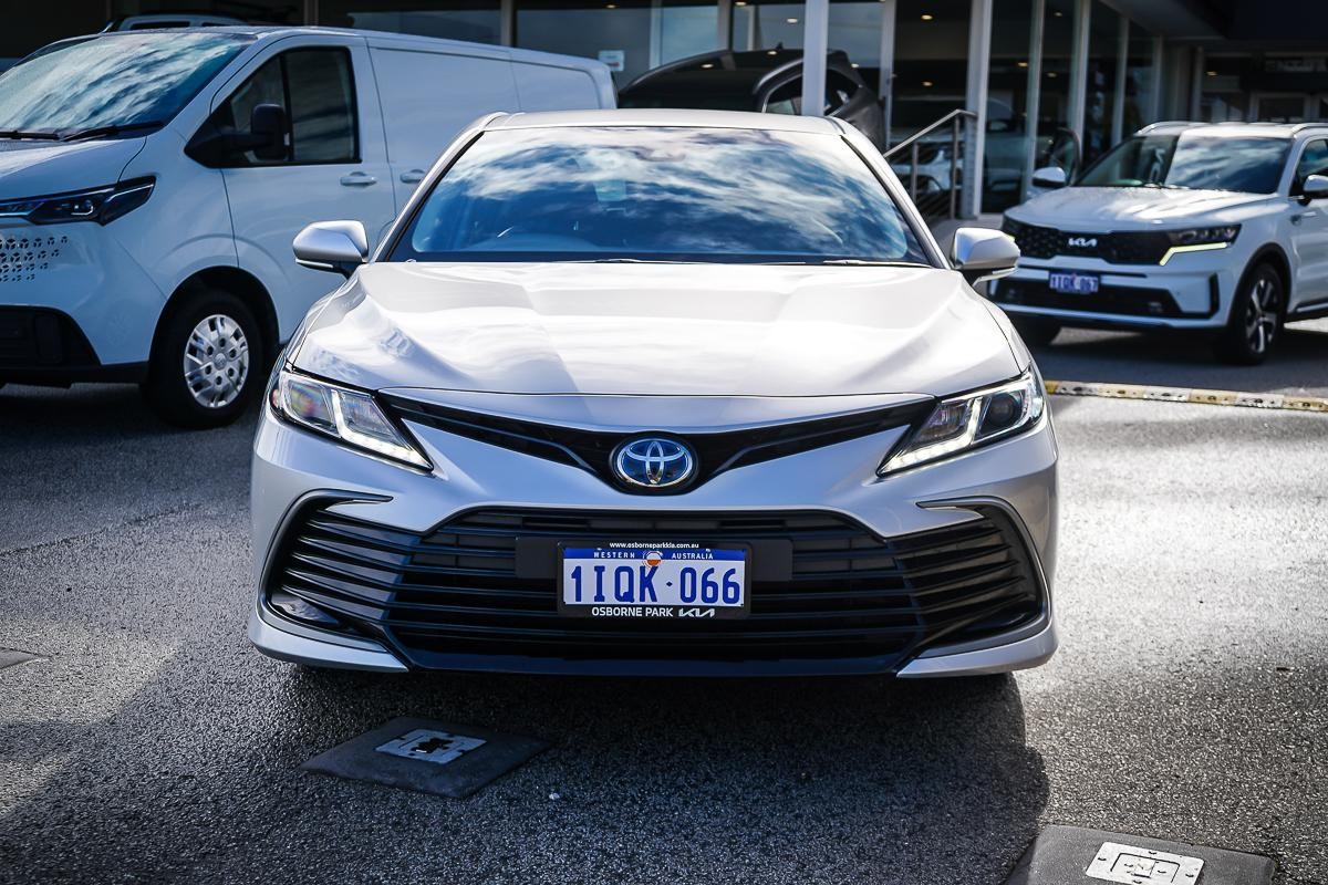 Toyota Camry image 4