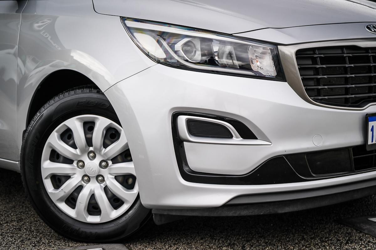 Kia Carnival image 2