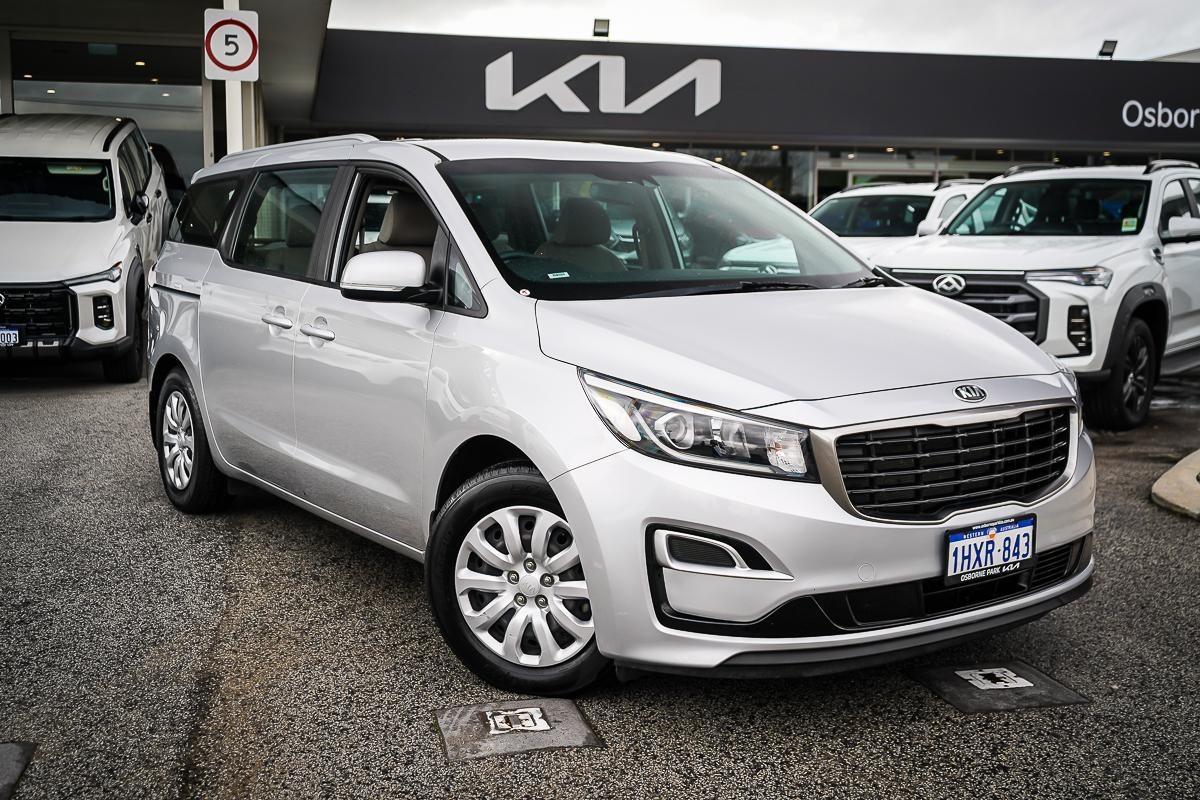 Kia Carnival image 1