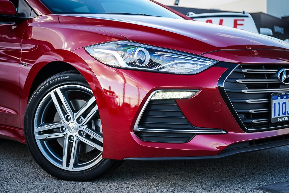 Hyundai Elantra image 3