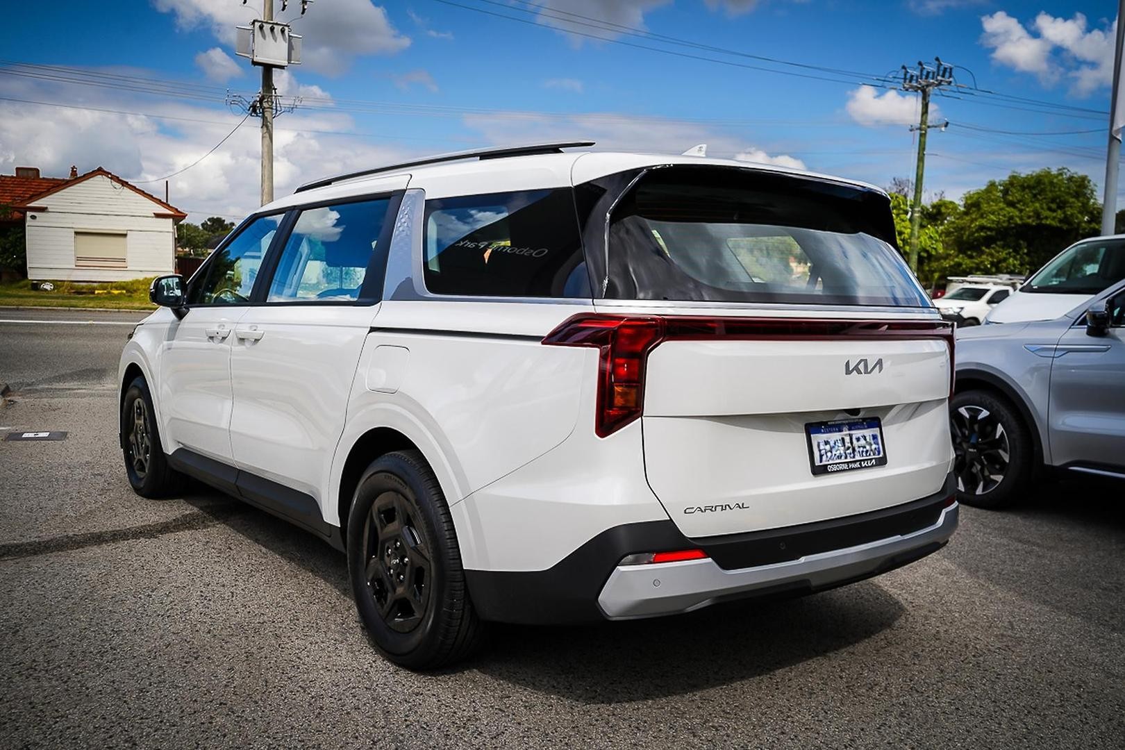 Kia Carnival image 3