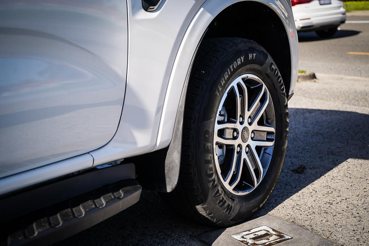 Ford Everest image 3