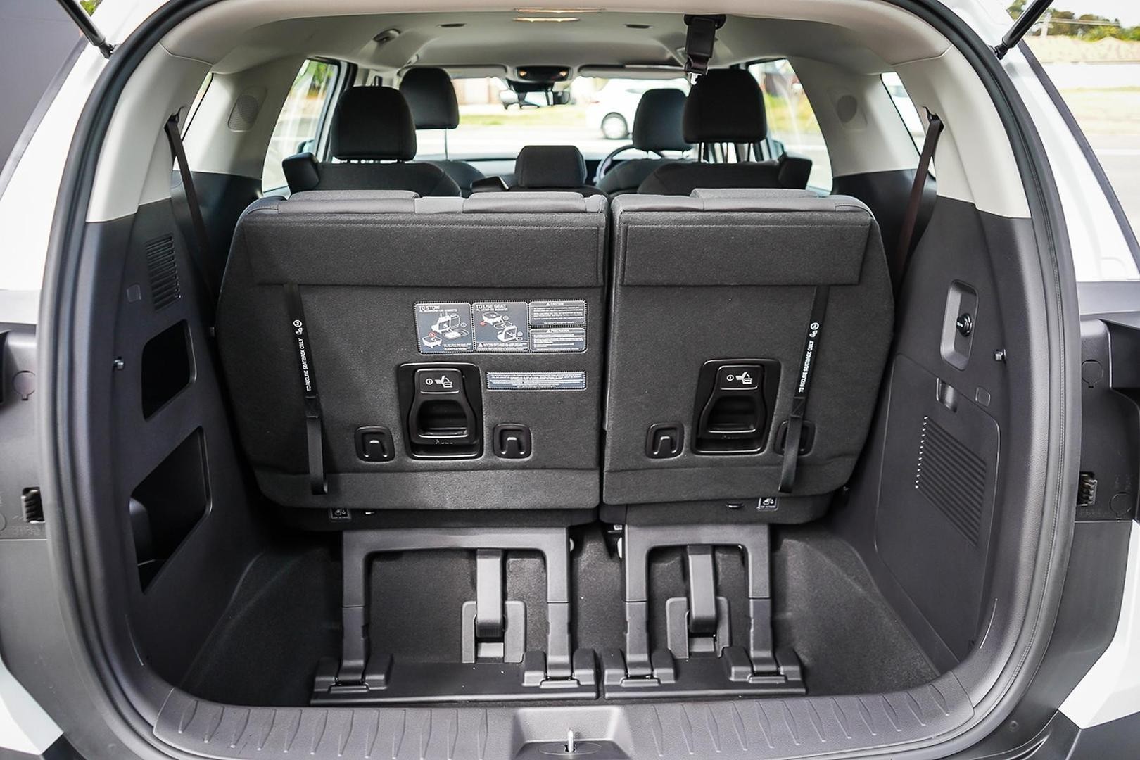 Kia Carnival image 4
