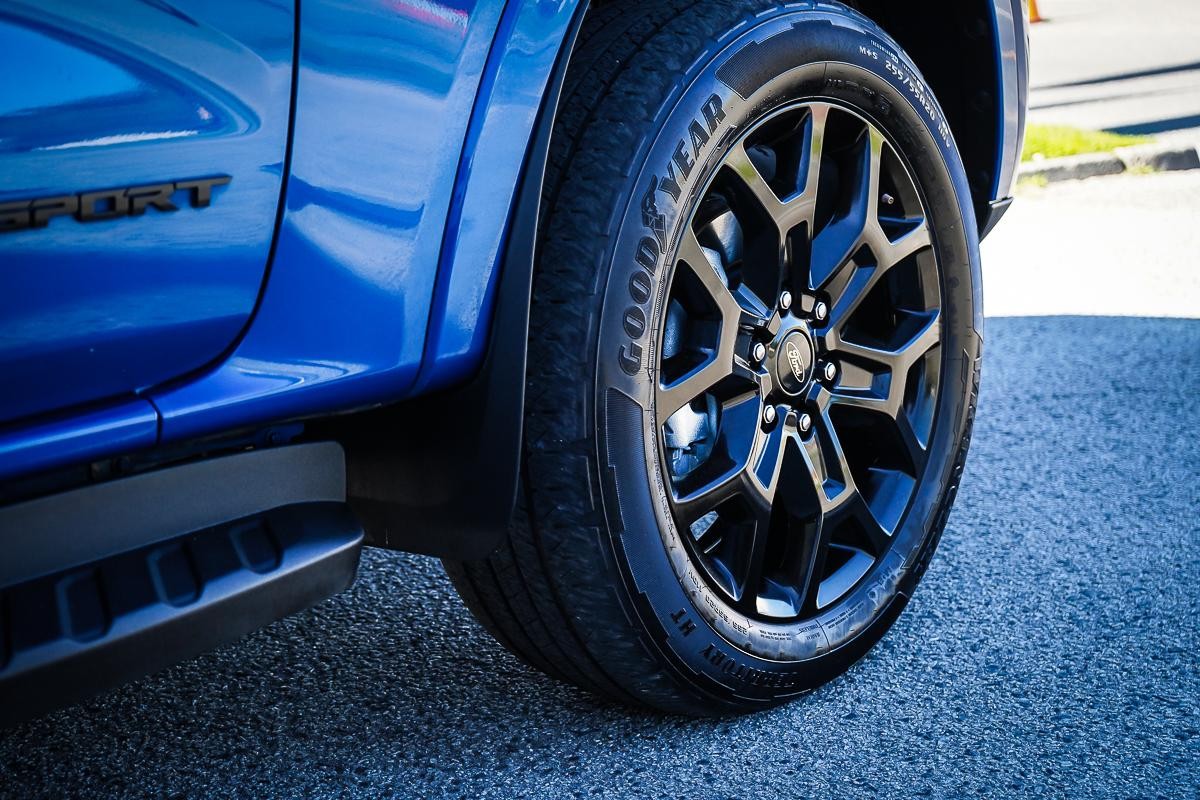Ford Everest image 3
