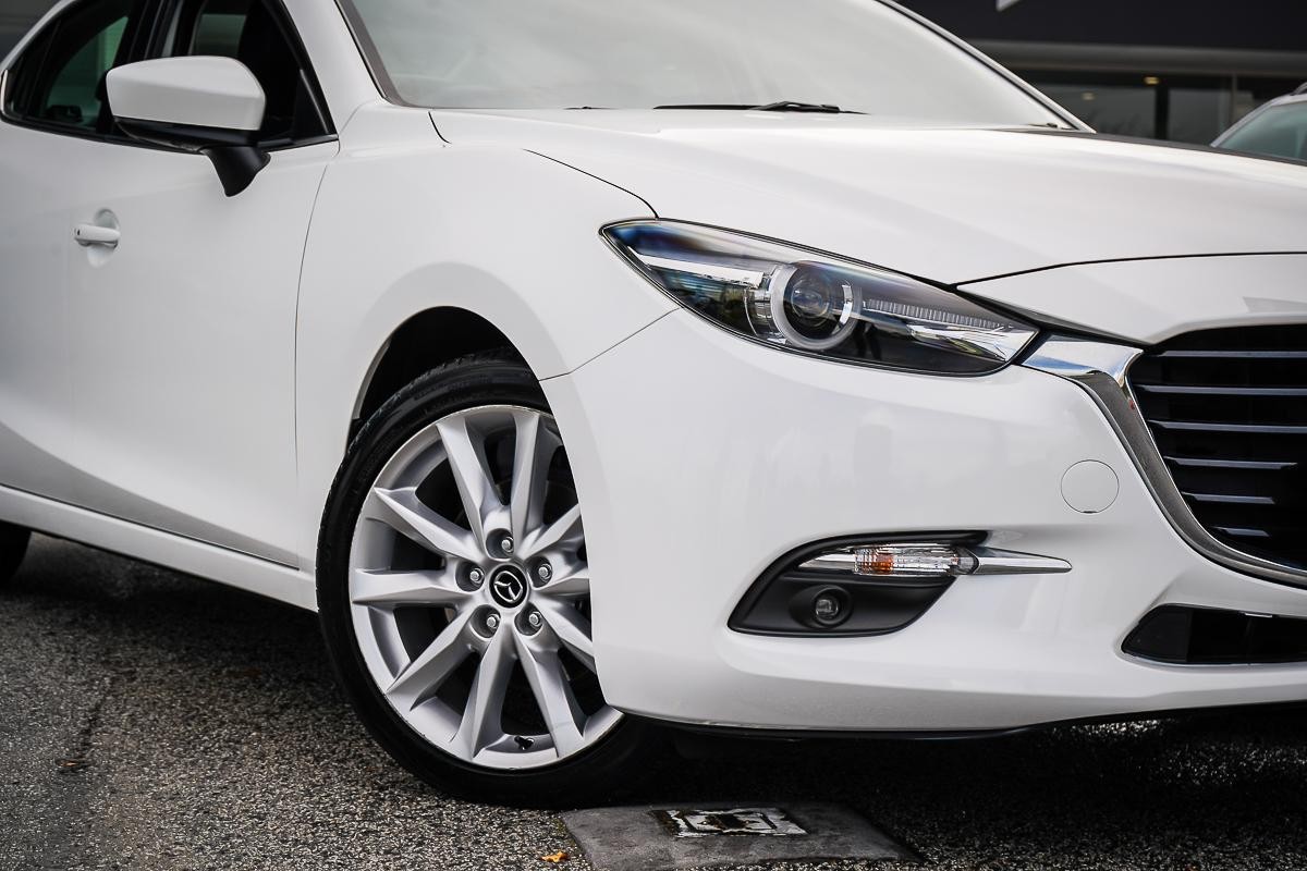 Mazda 3 image 2