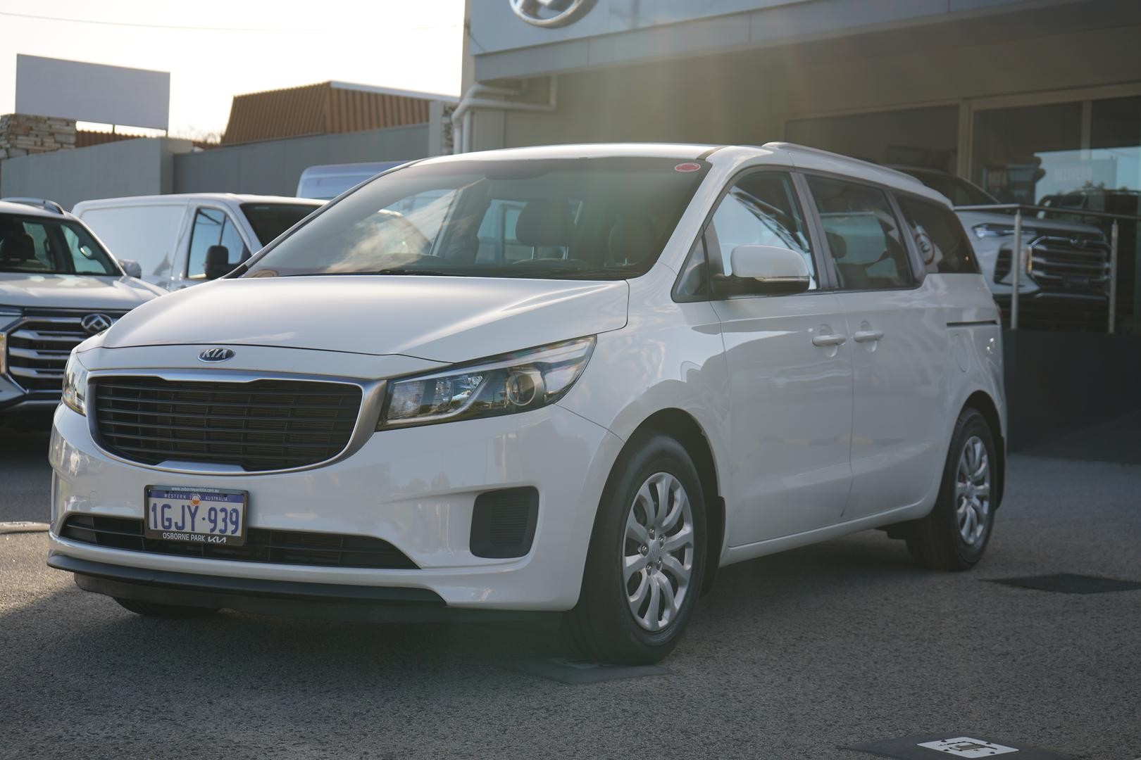Kia Carnival image 4