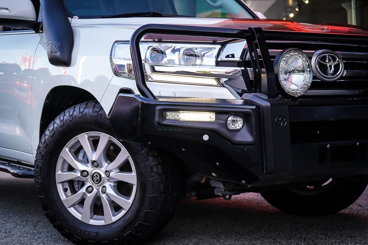 Toyota Landcruiser image 2