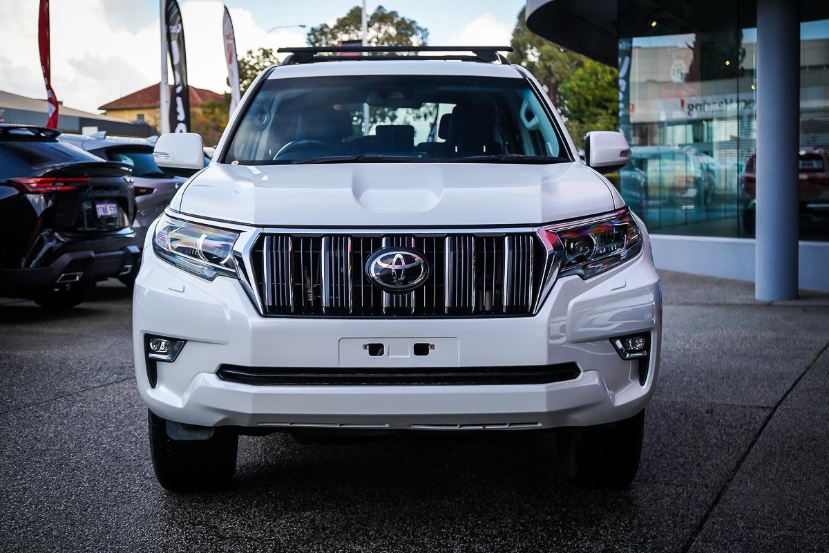 Toyota Landcruiser Prado image 4
