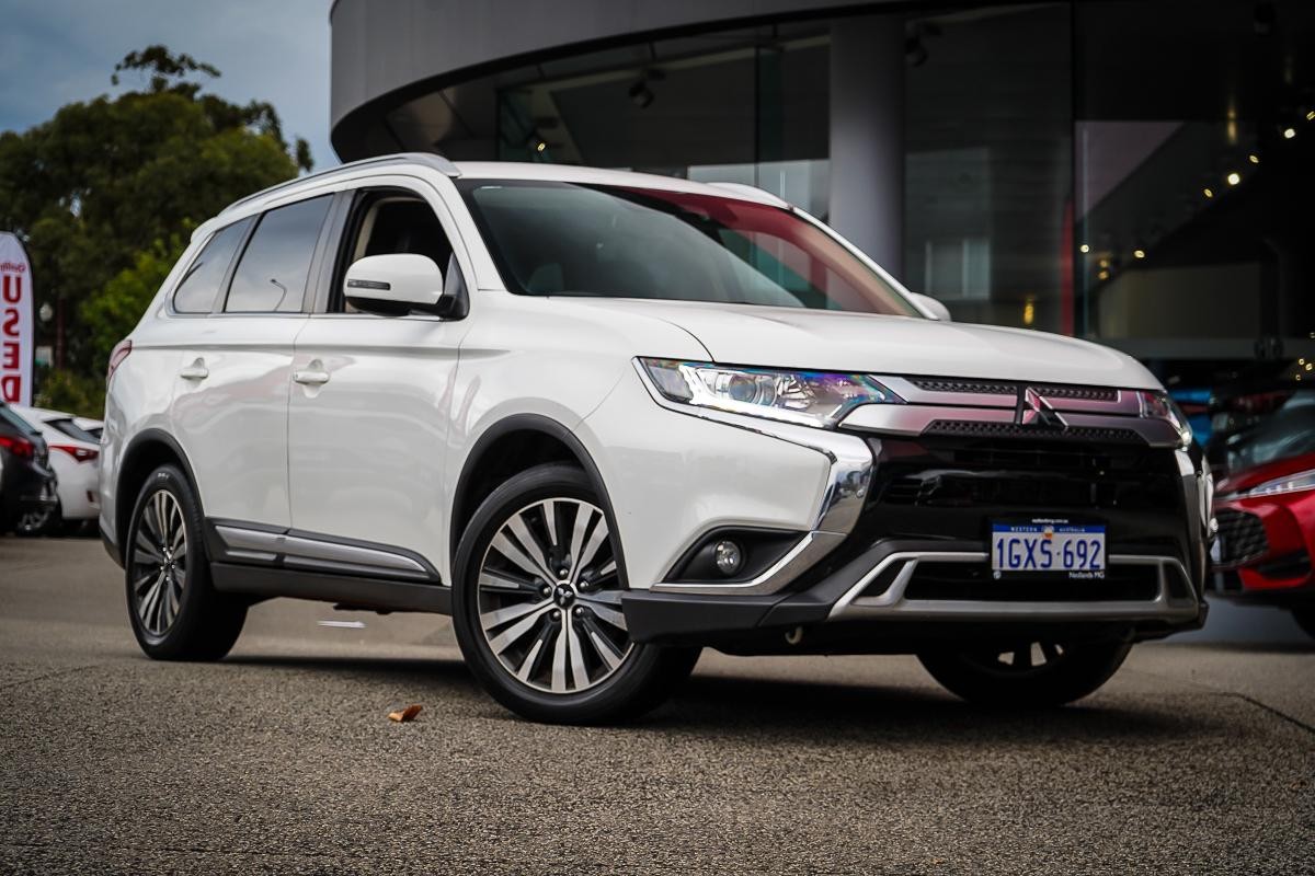 Mitsubishi Outlander image 1