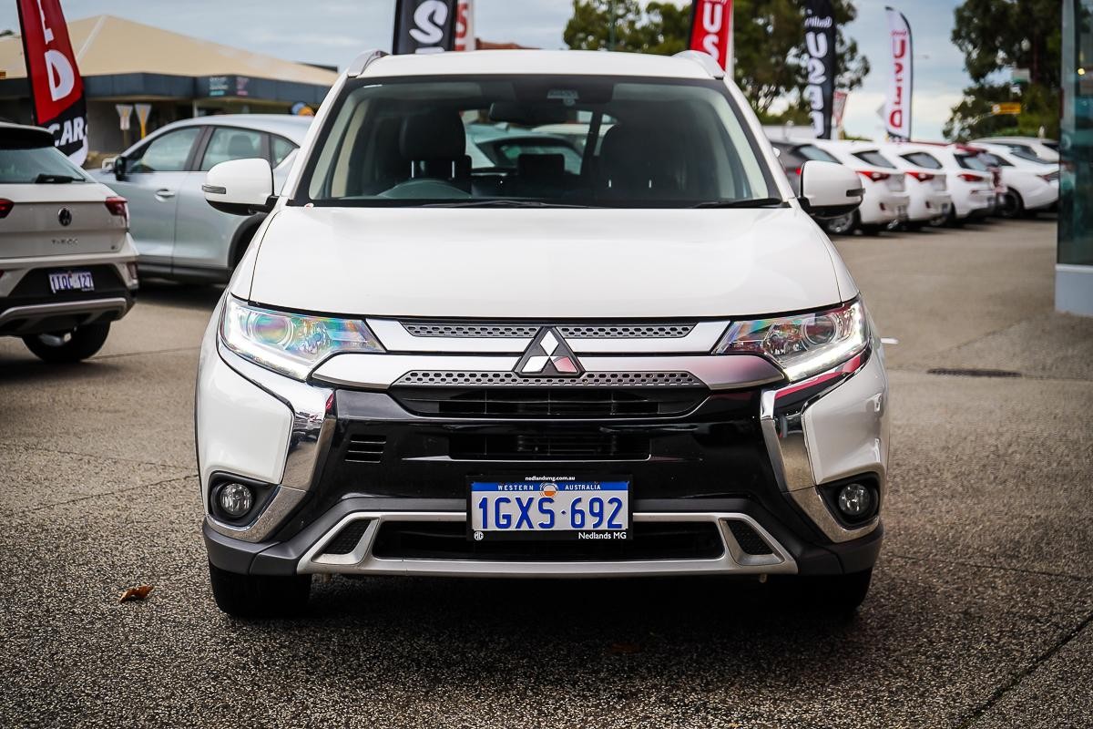 Mitsubishi Outlander image 3