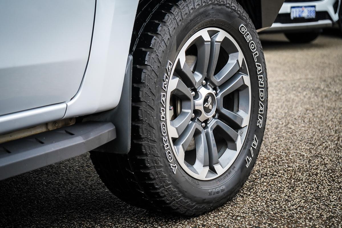 Mitsubishi Triton image 3