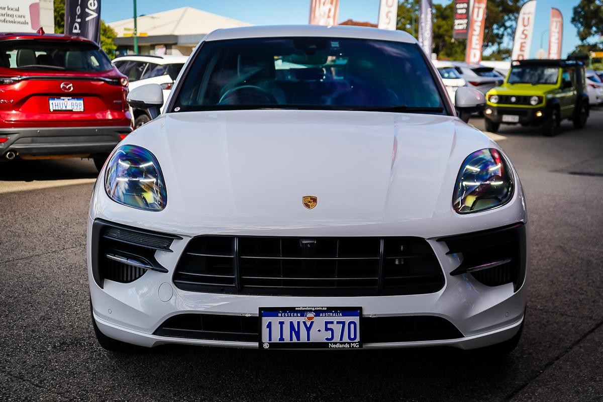 Porsche Macan image 2