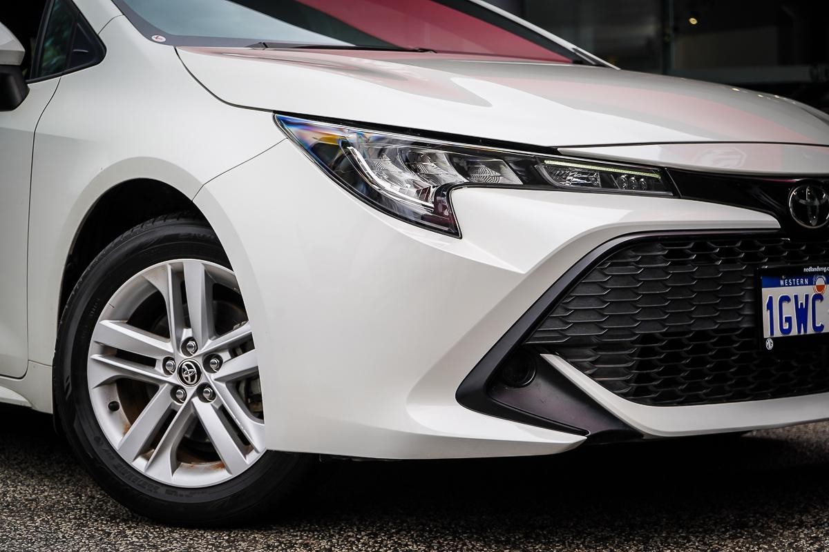 Toyota Corolla image 2