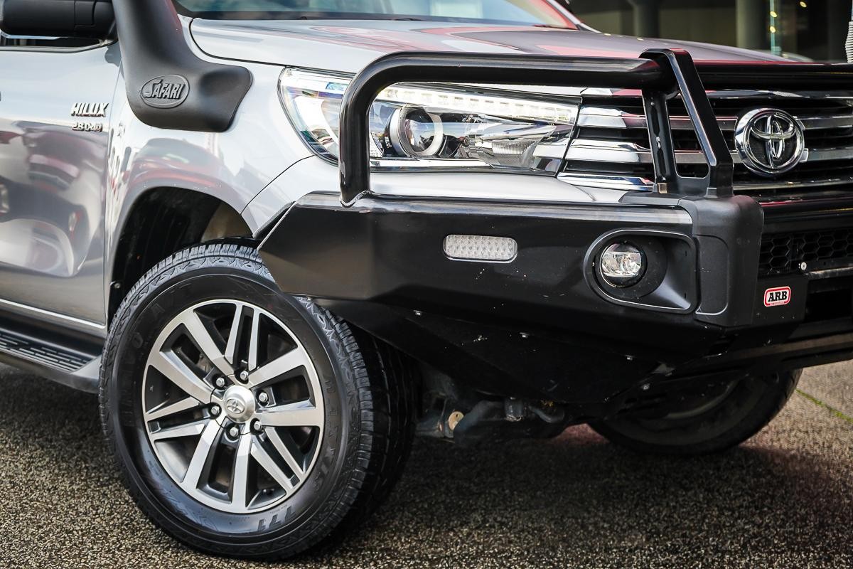 Toyota Hilux image 2
