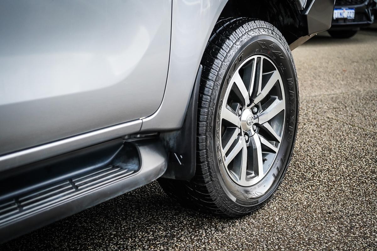 Toyota Hilux image 3