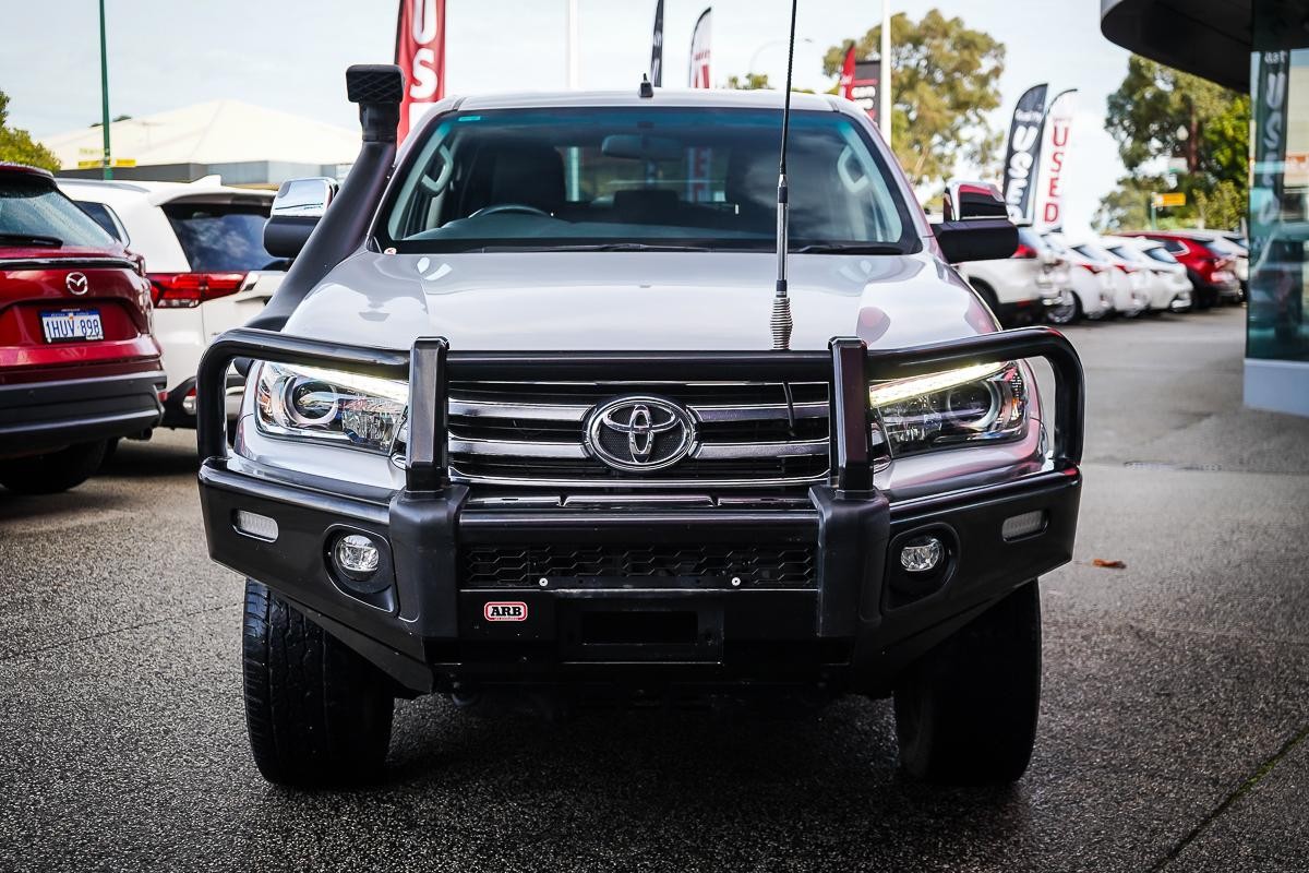 Toyota Hilux image 4